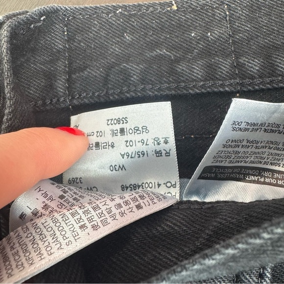 Levi's Black Jean Shorts with High-Waisted Cut-Off Style - Picture 3 of 5